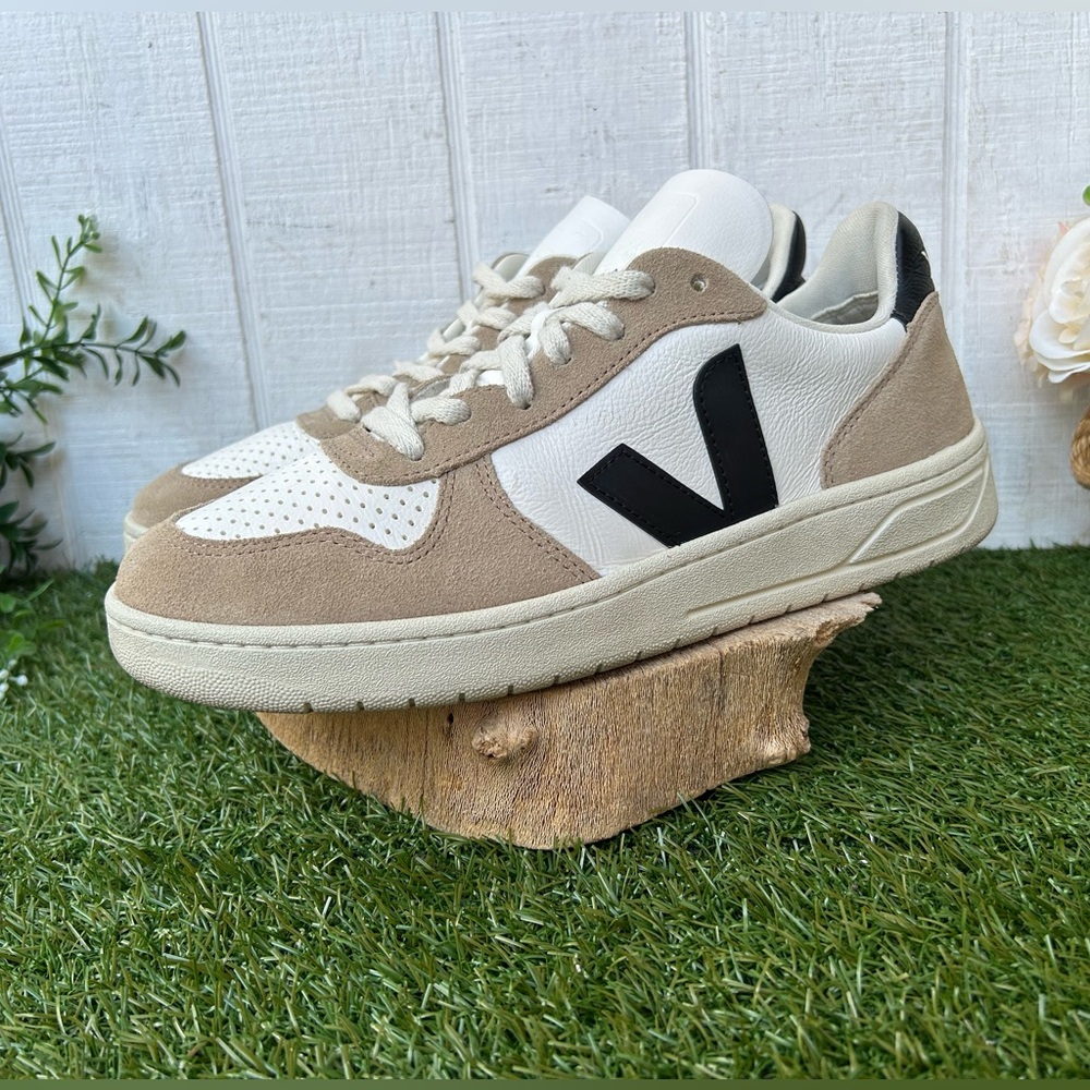 VEJA
'V-1O CHROMEFREE LEATHER' SNEAKERS
$199 O-EXTRA WHITE BLACK SAHARA men 7 👟 - Picture 10 of 16